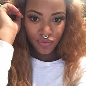 Meet your Posher, Denae